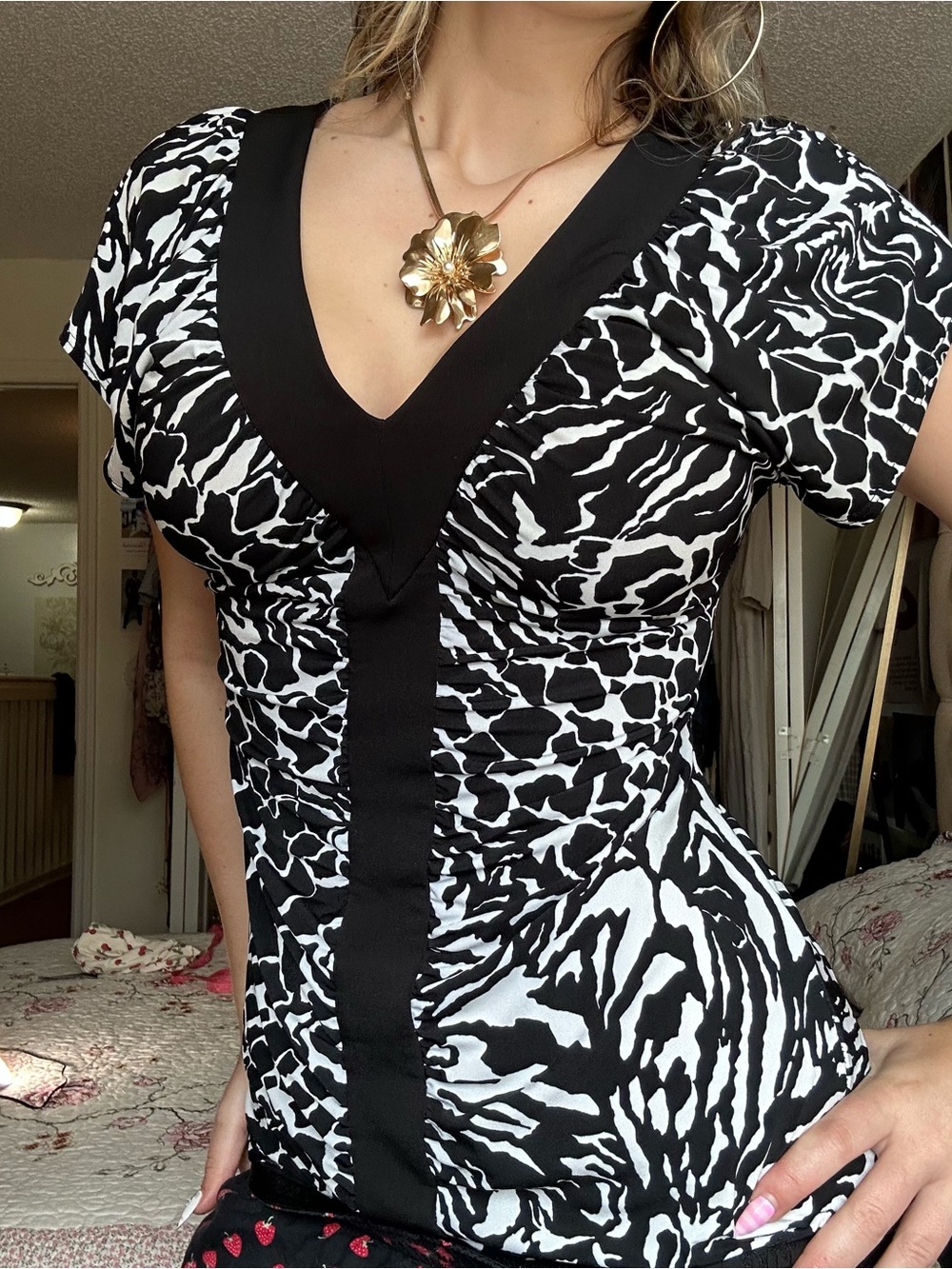 INC International Concepts Black & White V-Neck Printed Blouse